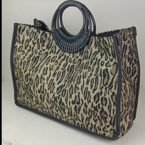 Striking Black & Tan Leopard Print Graphic Oversized Tote Carry All Weekender! - Picture 14 of 14